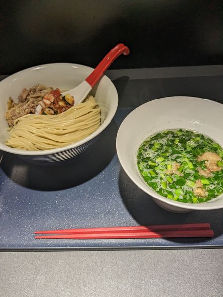 「モツニラつけそば大盛りスープ割り」@noodle art gallery Ryota Tezukaの写真