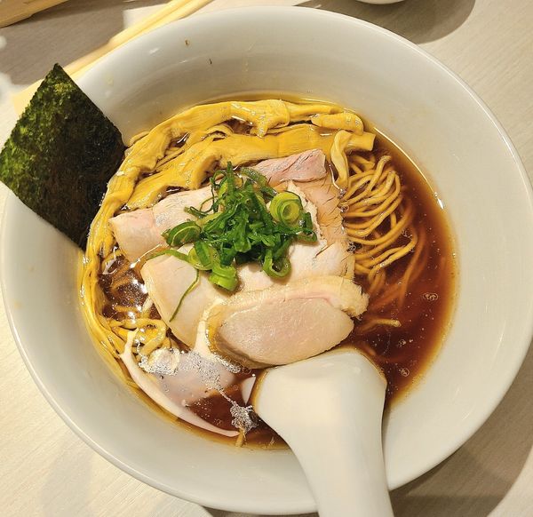 「鴨×鶏淡麗醤油らーめん」@淡麗拉麺 己巳の写真