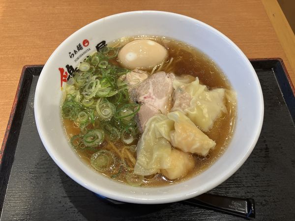 「醤油らぁ麺全部乗せ」@らぁ麺 鶏だし屋の写真