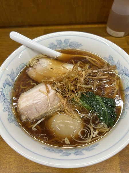 「らーめん醤油味玉入り850円」@Made in Tokyo らーめん松の写真