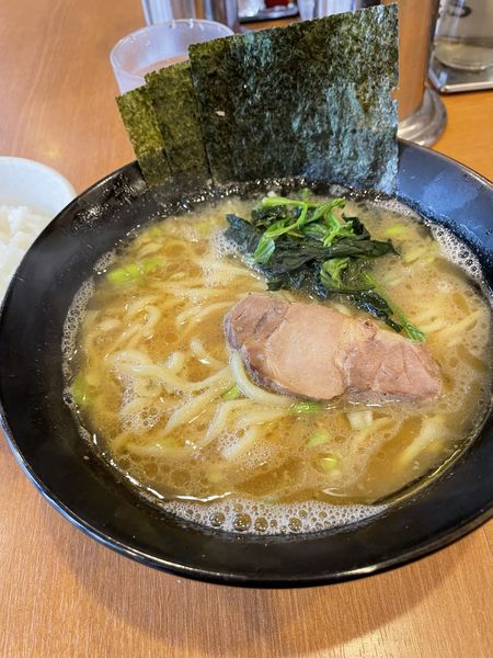 「ラーメン(並)700円+半ライス100円」@井乃家の写真