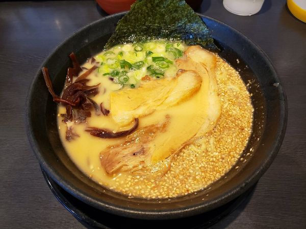 「とんこつらぁめん」@とんこつらぁめん楽 台新店の写真