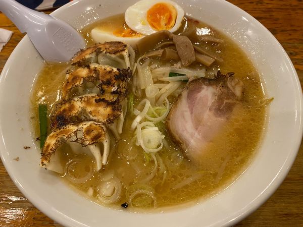 「ぎょうざラーメン　味噌」@旭川ラーメン 番外地 赤羽店の写真