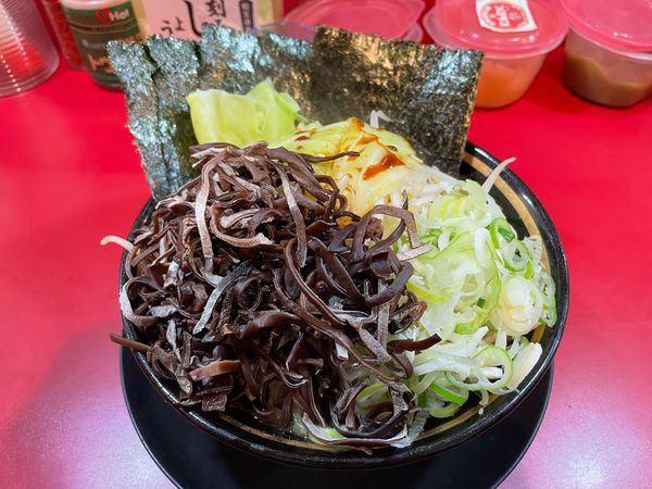 「野菜ラーメン＋のり＋きくらげ＋薬味ねぎ」@家系ラーメン とらきち家の写真