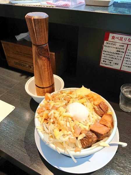 「ペッパーチーズ二郎系まぜそば」@らーめん 三極志の写真