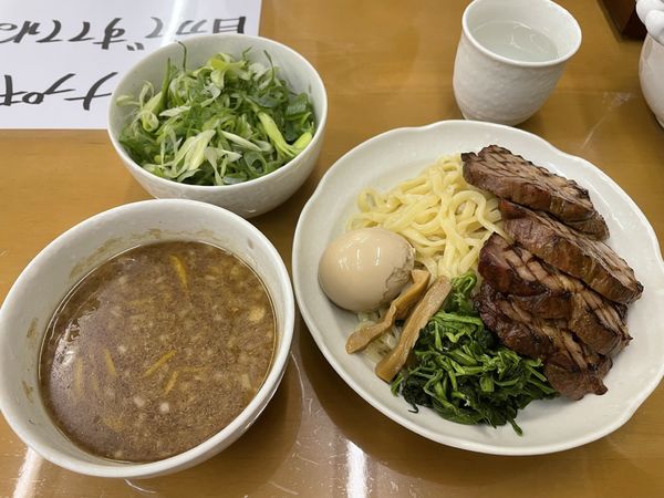 「炙りチャーシューつけ麺＋味玉、九条ネギ」@めんや 暁の写真