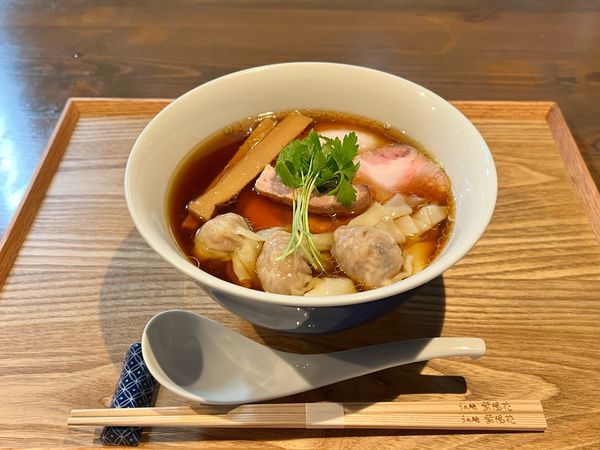 「醤油わんたん麺」@らぁ麺 紫陽花の写真