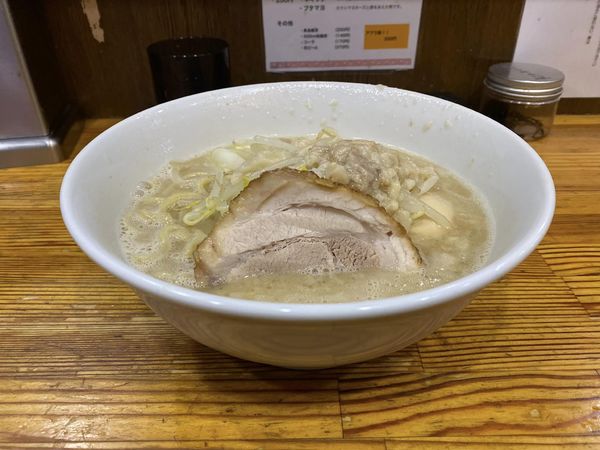 「小豚塩　麺半分」@ラーメン神豚 横須賀中央店の写真