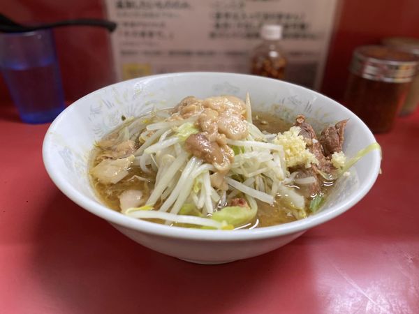 「ぶた2枚入り小ラーメン　麺半分」@ラーメン二郎 環七一之江店の写真