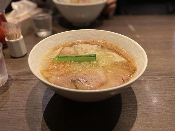 「塩ワンタン麺」@支那そばや 本店の写真