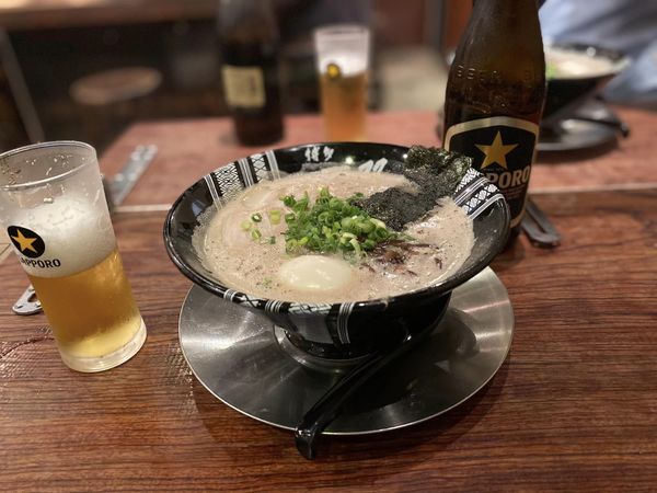 「味玉ラーメン＋ビール」@博多一双 博多駅東本店の写真