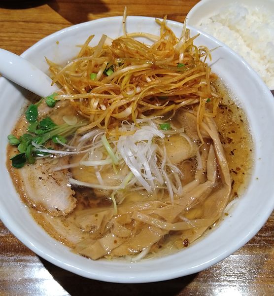 「塩チャーシューメン+辛ネギ､ライス」@手打ちラーメン創房 舌笑家の写真