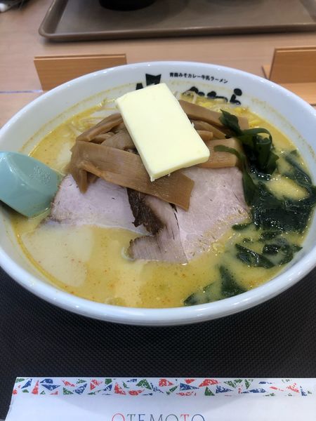 「みそカレー牛乳ラーメン990円」@青森みそカレー牛乳ラーメン かわら 青森空港店の写真