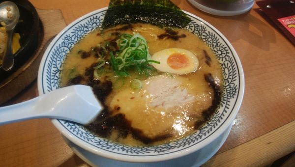 「醤油とんこつ（黒）」@丸源ラーメン 知多店の写真