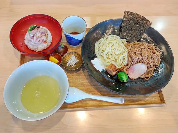 「つけ麺 しお味　おにくごはん」@飯田商店 湯河原本店の写真