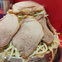 限界盛・大ラーメンW豚入り(麺柔らかめヤサイ)¥1,350