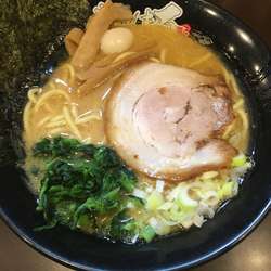 豚骨醤油らーめん(790円)