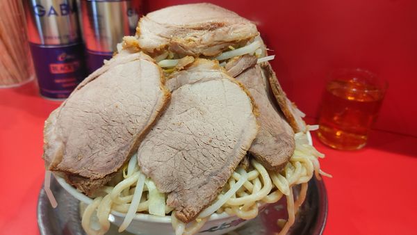 「限界盛・大ラーメンW豚入り（麺柔らかめヤサイ）￥1,350」@ラーメンタロー 蒲田の陣の写真