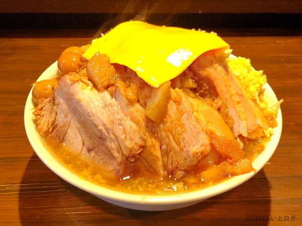 「豚ラーメン 400g（うずら＋チーズ）」@夢を語れ 鹿児島の写真