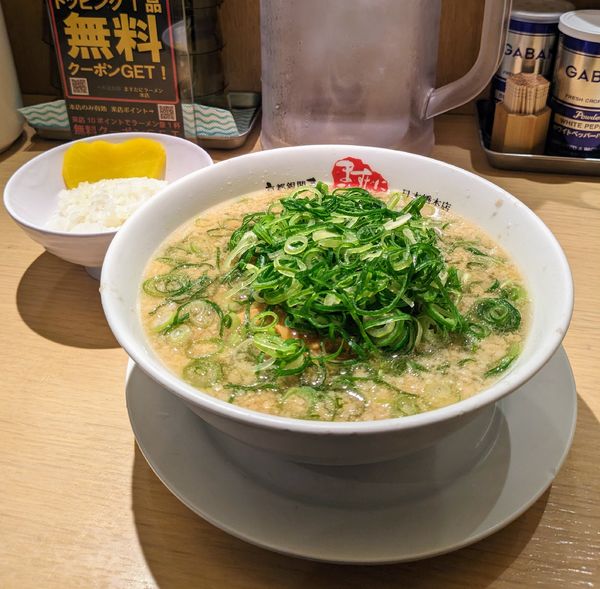 「ネギ多め＋ラーメン(並)　950円」@京都銀閣寺 ますたにラーメン 日本橋本店の写真