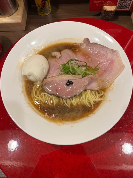 「鴨とカシスの味玉醤油 1,000円」@RaMen TOMO TOKYOの写真