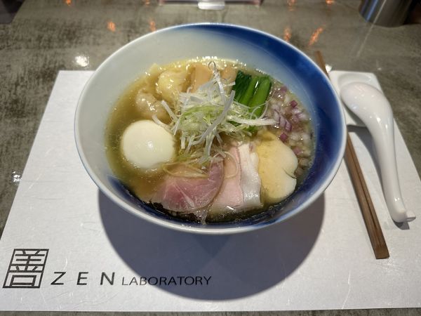 「白醤油中華そば・極」@ZEN LABORATORYの写真