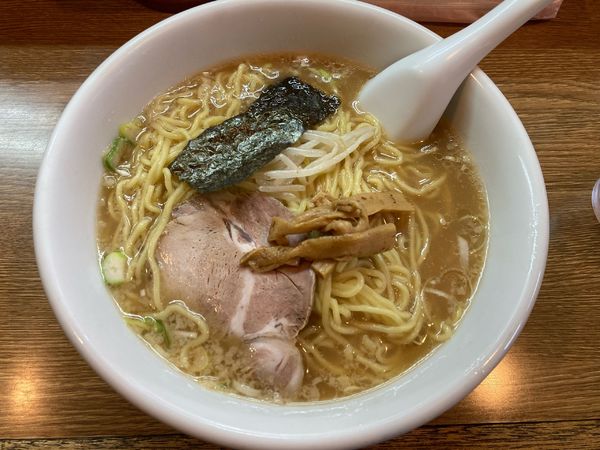 「醤油ラーメン大盛り　700円」@周作の写真