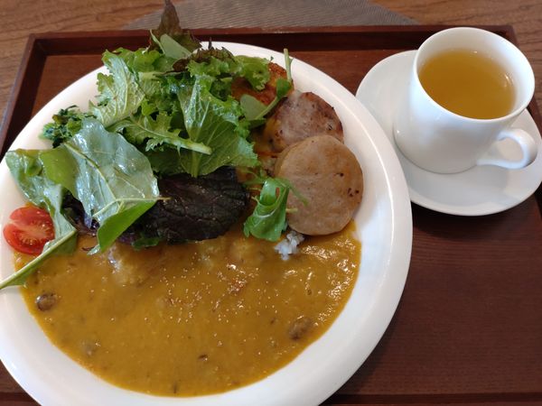 「ダルカレー ボロニアソーセージトッピング　１０００円　※」@ハヤリテラスの写真