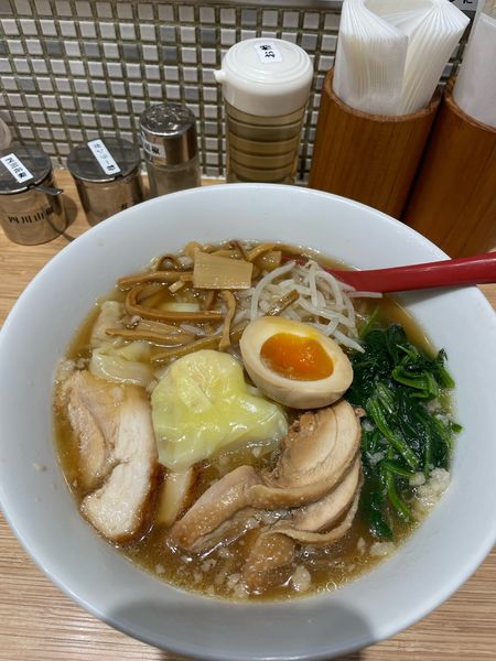 「全部のせわんたん麺（醤油）」@雲呑好 ecute立川店の写真