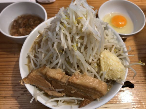 「ブタジマくん（並）➕味付油➕生たまご」@麺屋鈴春の写真