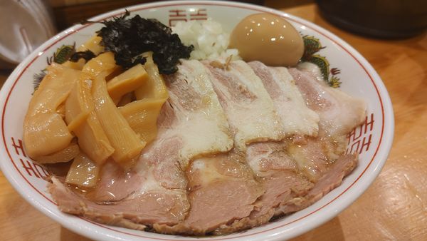 「【特製】背脂煮干中華そば（醤油）・大盛・メンマ ￥1,400」@背脂煮干し中華そば 和市 新橋本店の写真