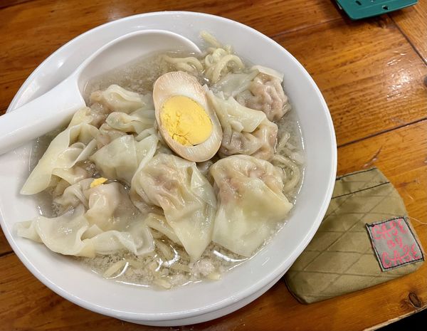 「粗びき肉汁雲呑麺（塩）」@広州市場 中目黒店の写真