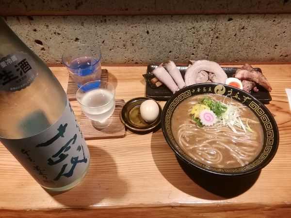 「中華そば(並180g 1100円)+α」@中華蕎麦うゑずの写真