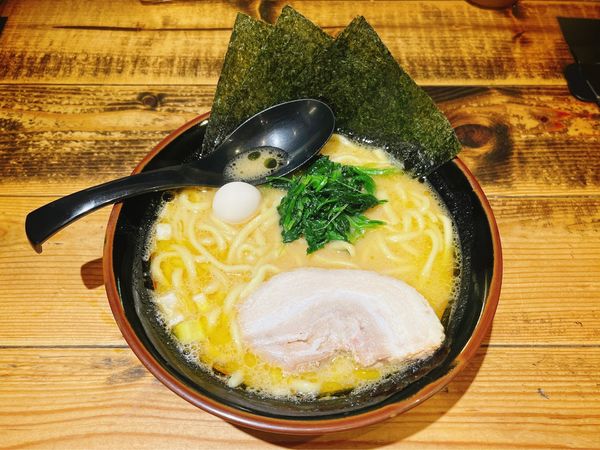 「豚骨醤油ラーメン」@横浜家系ラーメン力丸家の写真