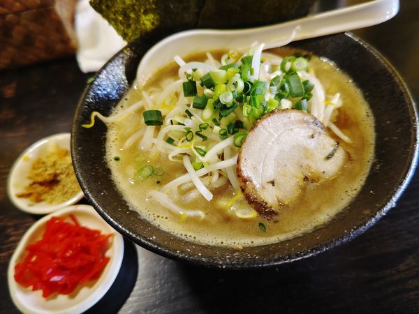 「とんこつ（おもめ）」@上を向いていこうの写真