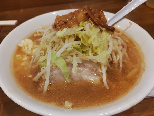「ラーメン（麺半分） 1050円　つけタマ 50円」@男気らーめん アカギの写真