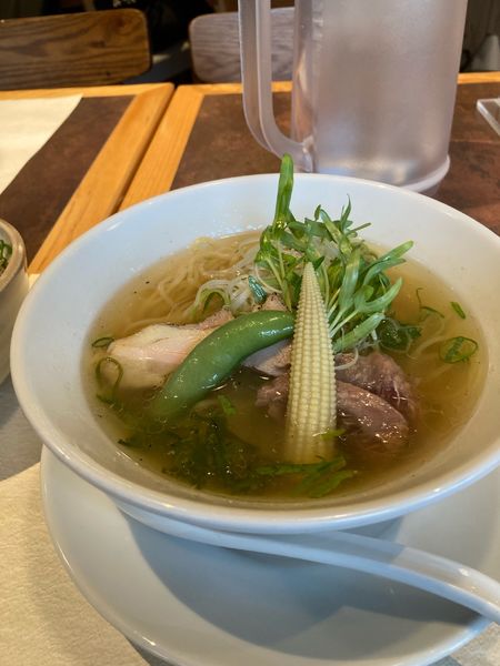 「出汁が命の塩ラーメン」@だしが命の塩らーめん ぎょぎょぎょ なんばパークス店の写真