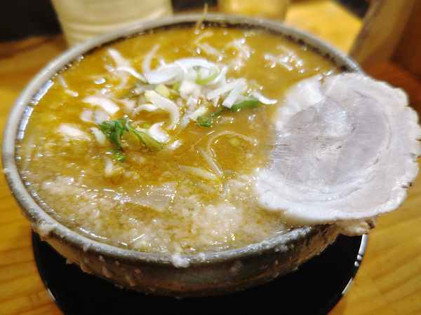 「辛みそ８５０円（背脂２）」@チャッチャ系らーめん もん吉 伊勢崎支店の写真