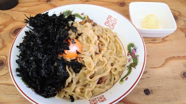 「【限定】ピリッと青唐 バタボナーラかつお(大)+岩海苔・大蒜」@湘南の手前の写真