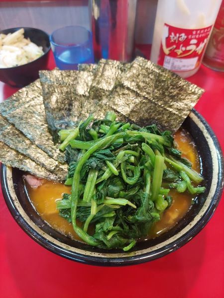 「チャーシューメン＋のり、レン草増し＋ライス」@家系総本山 ラーメン吉村家の写真