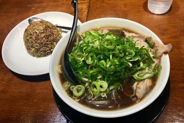 「【セットメニュー】中華そば(並)＋焼き飯(小)  1,050円」@中華そば 春夏◯冬の写真