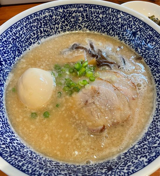 「豚骨ラーメン 800円 味玉 100円 麺少なめ-50円」@麺＆cafe Coi.Coi.の写真