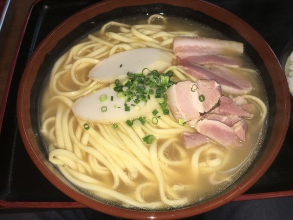 「沖縄そば大盛り」@うちなーすば ヤージ小の写真