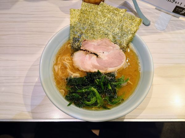 「醤油ラーメン￥730＋ライス¥50」@横浜家系らーめん 武虎家 綱島店の写真