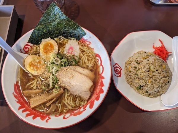 「味玉支那そば(890円)+半チャーハン(420円)」@みやこいち フォレストモール富士川店の写真