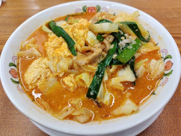 「豚辛ラーメン　＋餃子２人前（サービス券）」@餃子の王将 松本島内店の写真