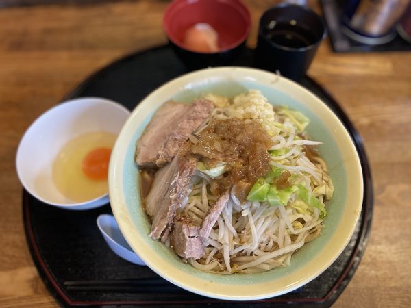 「ラーメン小 ¥900 生卵 ¥100」@ラーメンめじの写真
