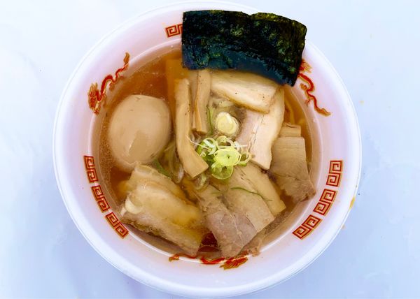 「佐野ラーメン〜醤油 UMAMI with煮たまご／バラチャーシュ」@麺屋 ようすけの写真