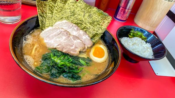 「特選ラーメン 並 ¥950」@横浜ラーメン 山本家の写真