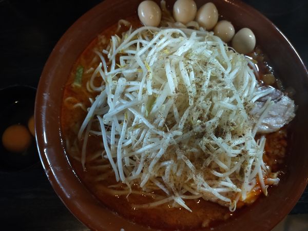 「【限定】辛くない辛麺1150円(大150円)+生卵70円」@豚星。の写真